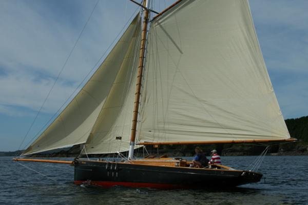 Sailing from Falmouth to Helford Starboard side view