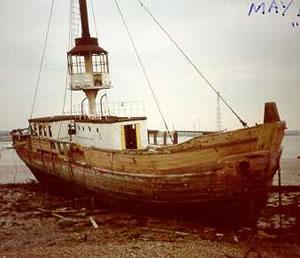 LV 38 on the foreshore at Thurrock.  View of the starboard bow looking aft.