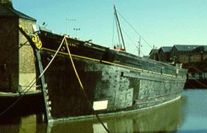 Kathleen & May - port bow