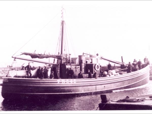 Excellent - Nets in pound aft, marker buoys forward, shooting nets over stern hence long shute for more nets forward.