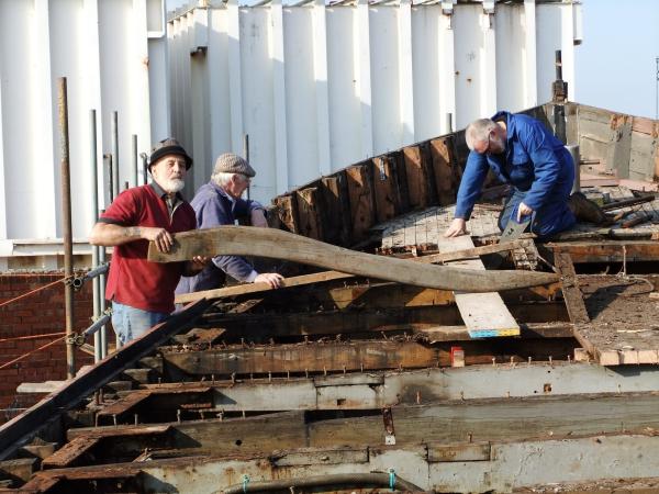 Willdora - removing old deck 2014