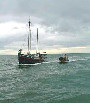 William & Kate Johnston - port bow view