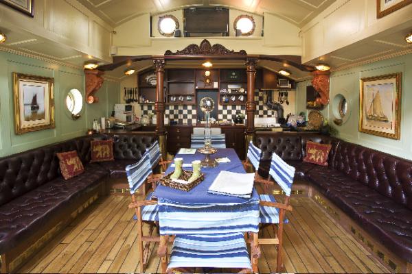 Spider T - main saloon