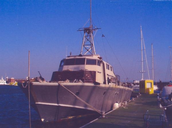 Phoenix 2751 - port bow