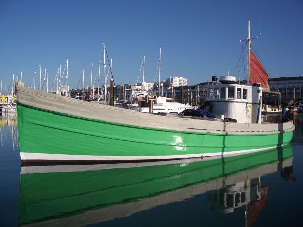 JOHAN bow view port side