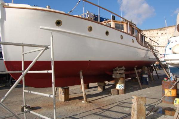 Nerissa out the water - port bow