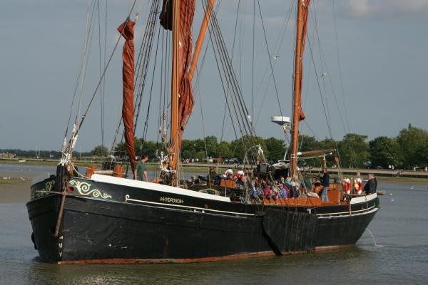 Hydrogen - port side view, underway, Essex