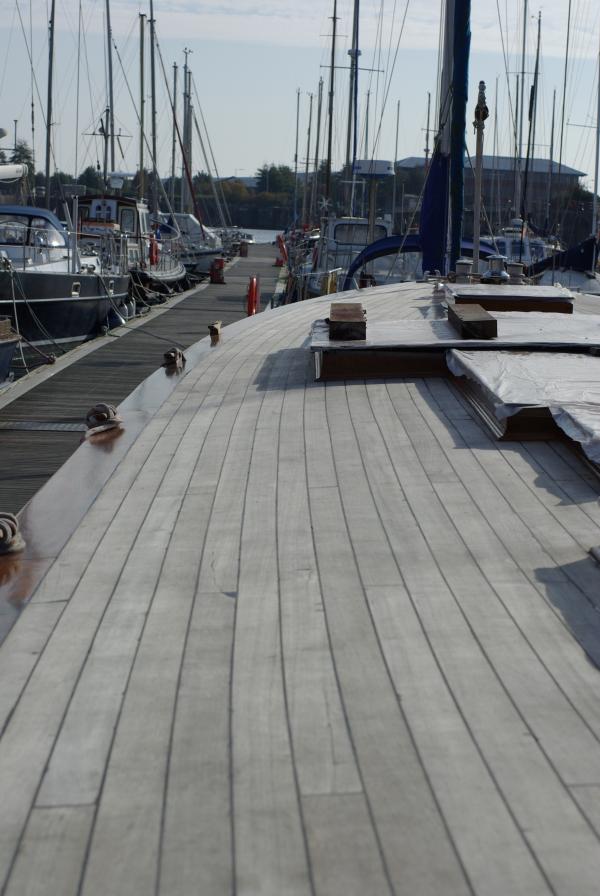 Northern Kiwi - deck view looking aft