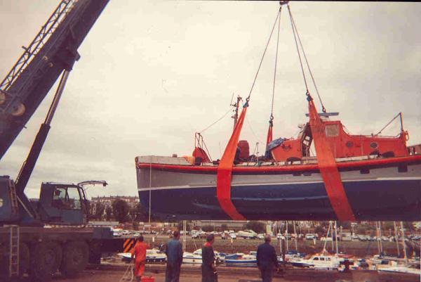 Parachinar - port side, in hoist