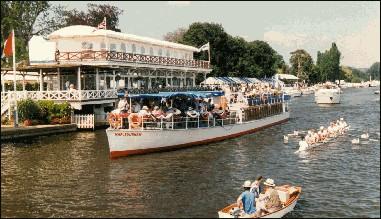 Mapledurham under way - port bow