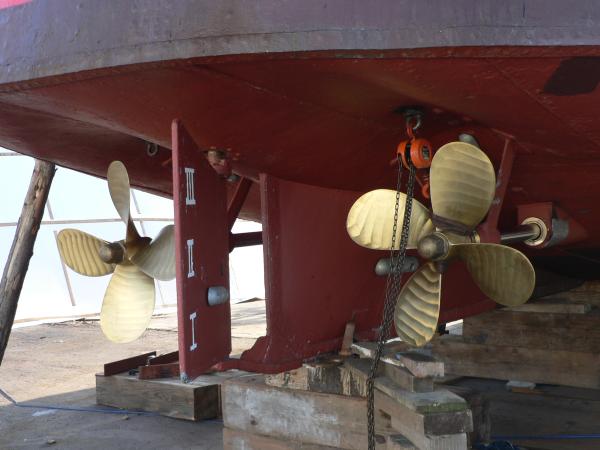 stern, twin screws