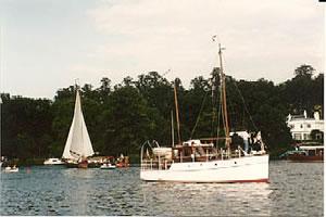 THAMESA - on the Thames at Henley 10 August 1995, starboard side.