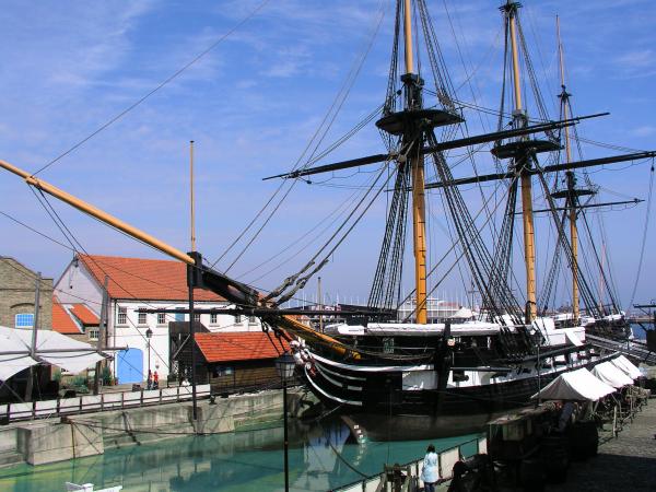 TRINCOMALEE - port bow