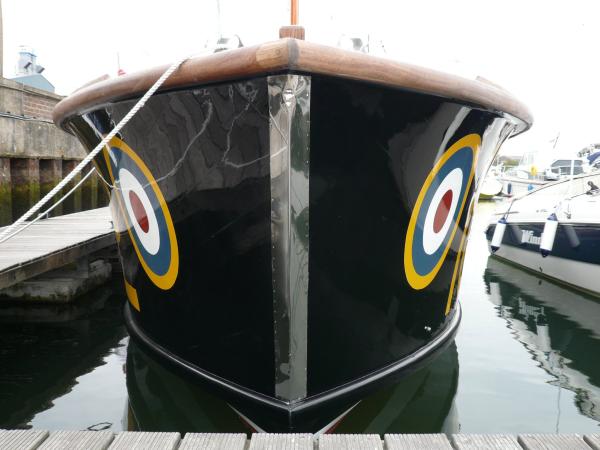 HSL 102 bow facing