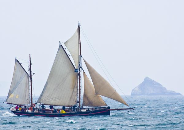 Leader - under sail
