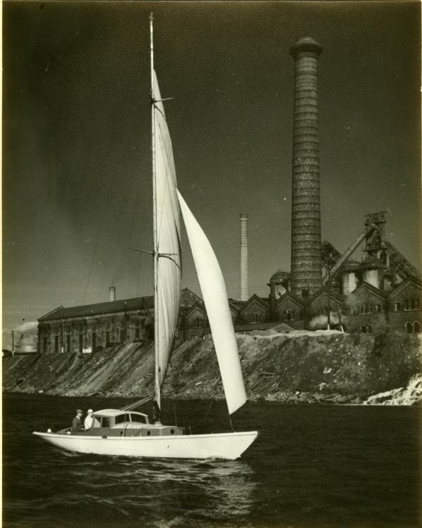 White Rose - starboard bow view