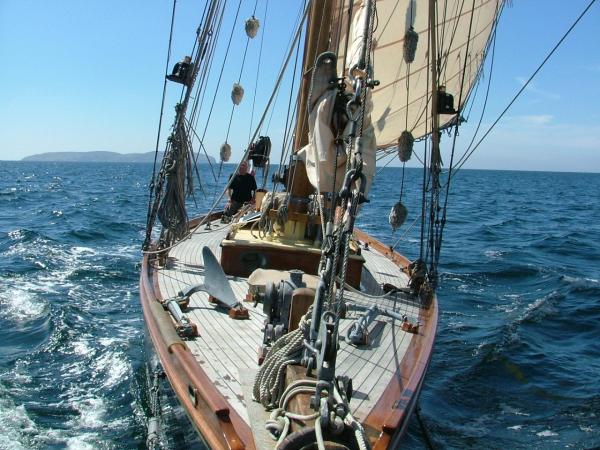 Espanola - bow looking aft