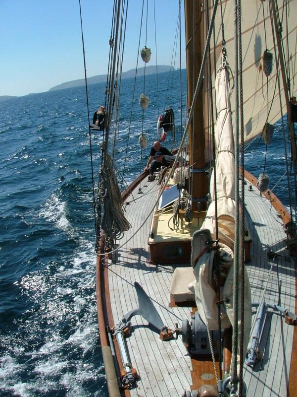 Espanola under way - bow looking aft