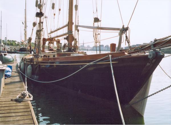 Espanola - starboard bow