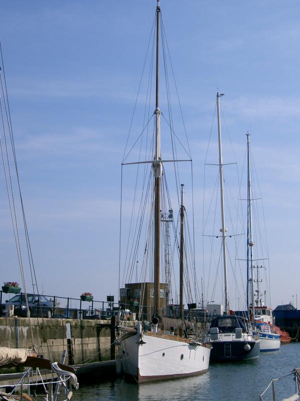 Nell - port bow