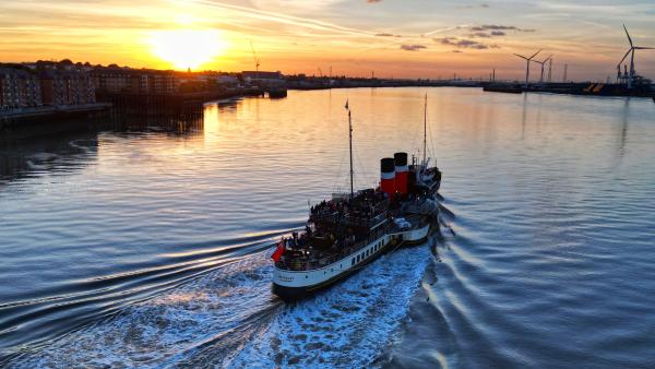 sunset as the  waverley return to the thames after 4 yrs 