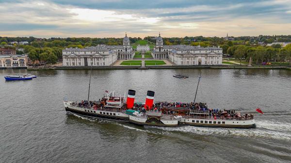 PS Waverley Leaving London passing Greenwich
