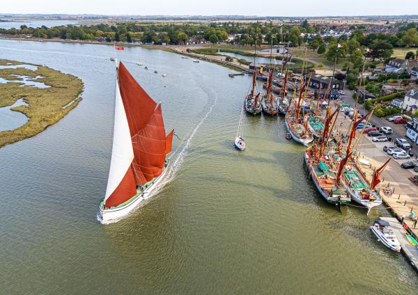 The mighty Niagara heading up the river