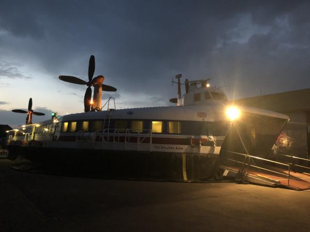 SRN4 'The Princess Anne' - at night