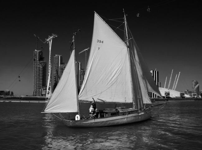 Photo Comp 2018 entry - Up the Thames on Gwenili, by Bob Aylott