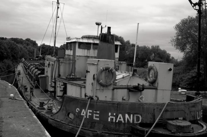 Photo Comp 2018 - Safehand at Saltersford Locks, River Weaver by Jane Carter