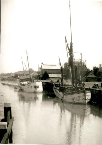 Thistle 1895 - second vessel in the picture is Harry, built in 1928 and renamed Deneb in 1933. Copyright Gerben Macke