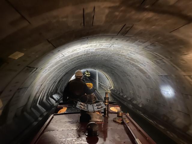 Sculptor at work in Blisworth Tunnel