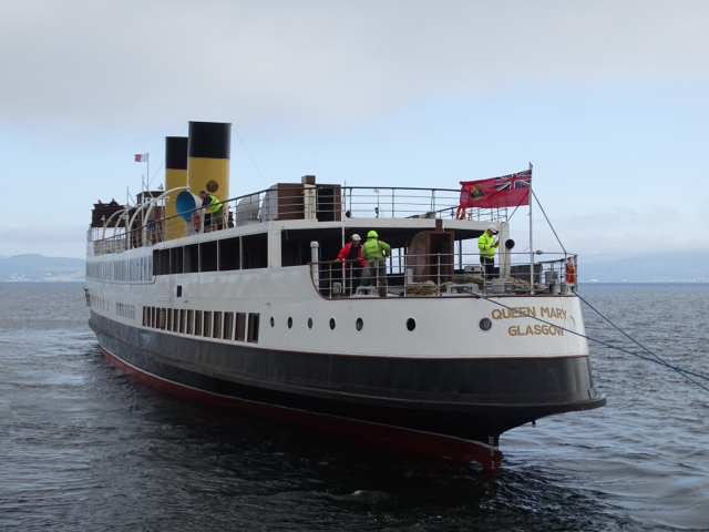 TS Queen Mary departing Greenock