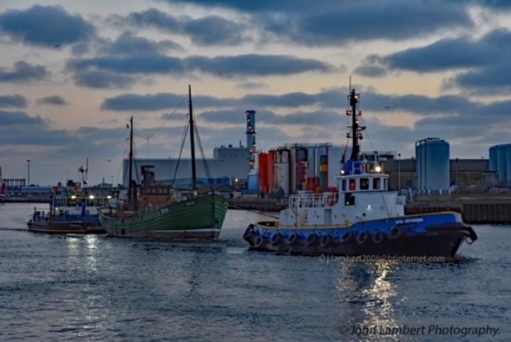 Lydia Eva being towed 2016