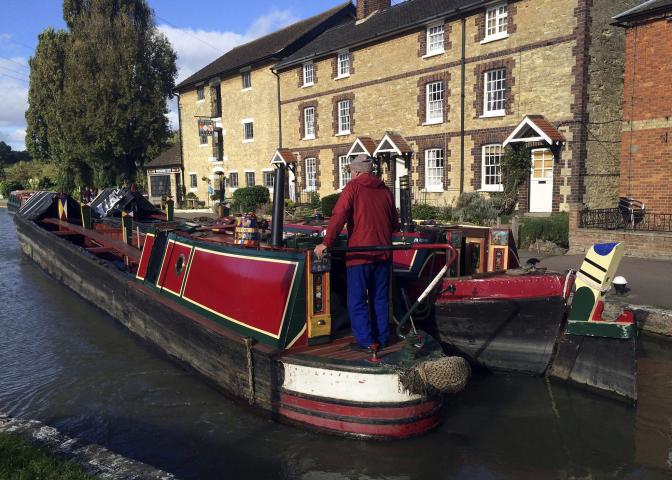 Nuneaton left and Brighton right at Stoke Bruerne 2016