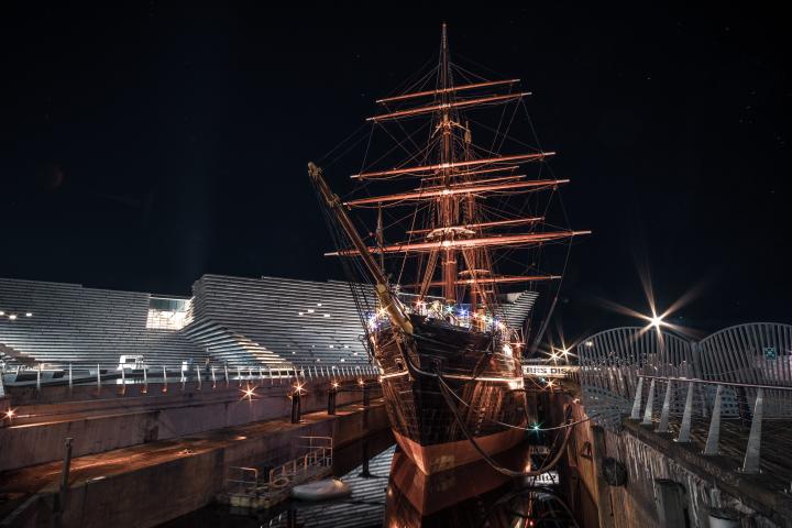 RRS Discovery at night