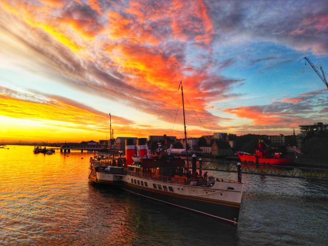 PS Waverley at Graves End