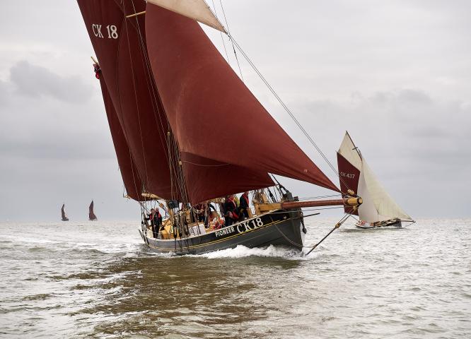 Pioneer & Priscilla on the Colne