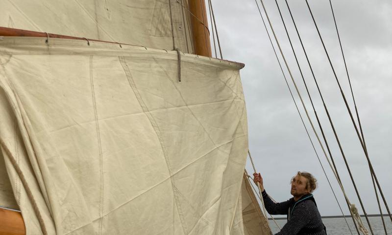 putting the sail up