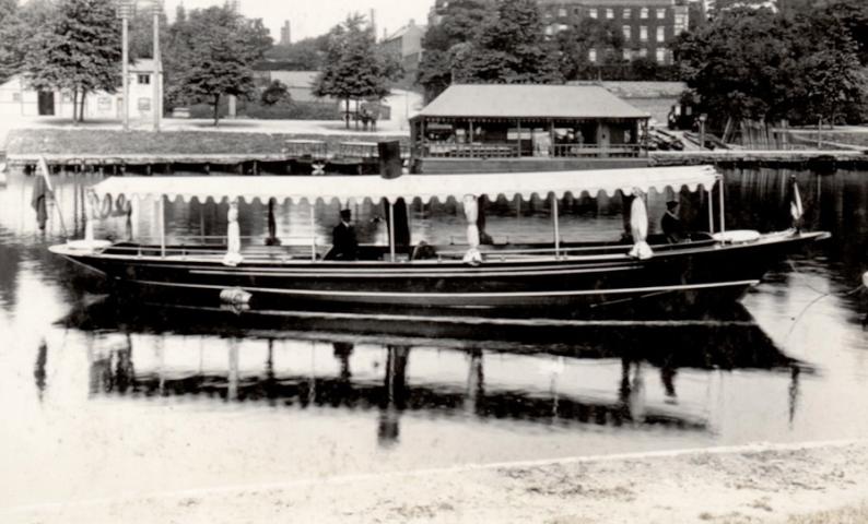 Flying Fox pictured in 1914