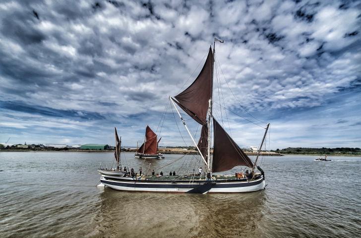 Photo Competition 2023 - Barging Past by Louise Heffernan