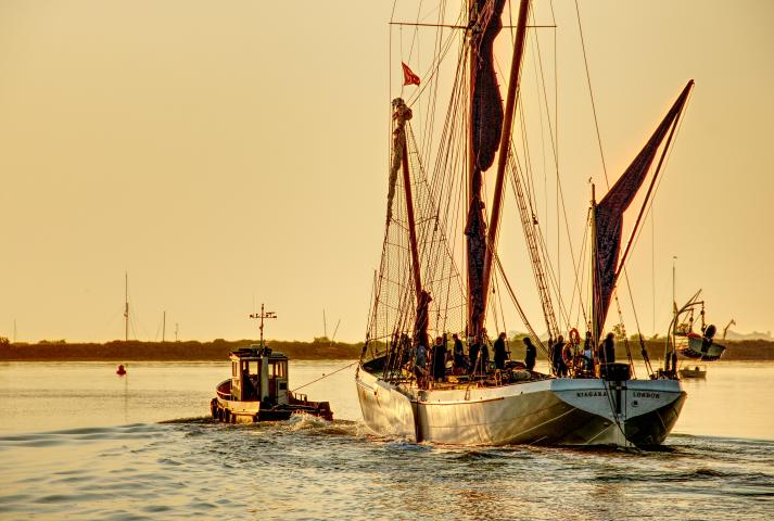 2023 Photography Competition - Edgar Towing SB Niagara In The Early Morning Light, by Peter Hunt