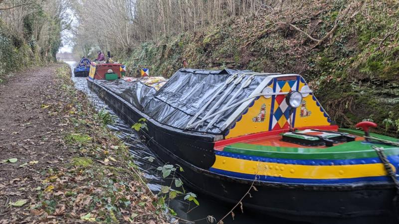 Going through Autherley Narrows