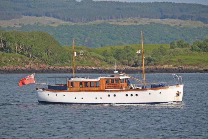Chico in Tobermory Bay - 2024 Photo Comp