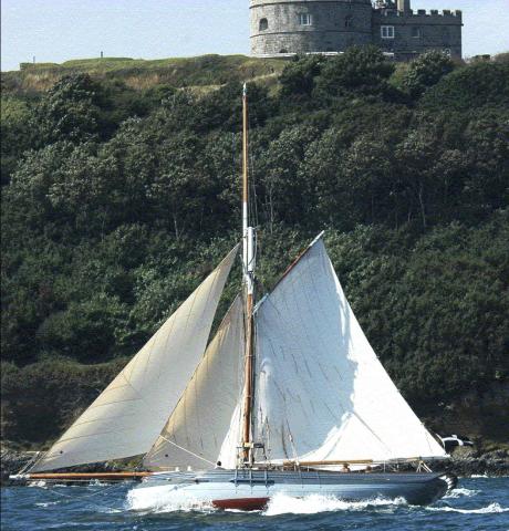 Lizzie May - under sail, port view