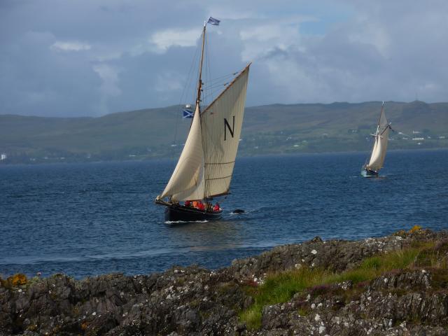 Mascotte - starboard bow, under sail