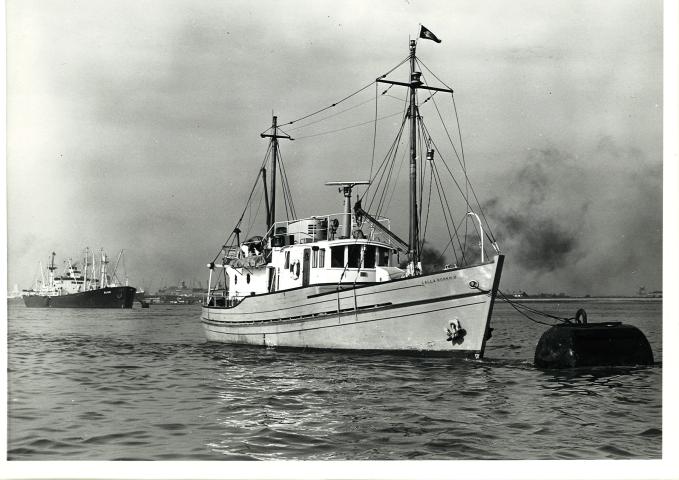 St Just - starboard bow, as Laila Rookh II on the Thames