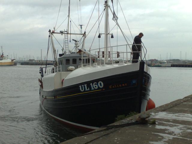 Colinne coming alongside - starboard bow