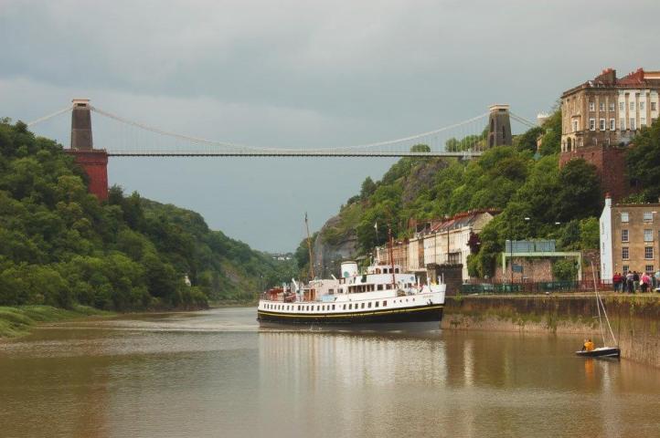 MV Balmoral Avon