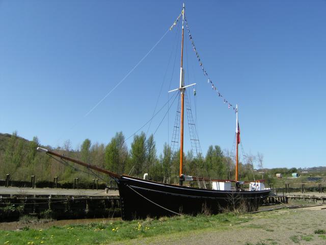 bow view, port side